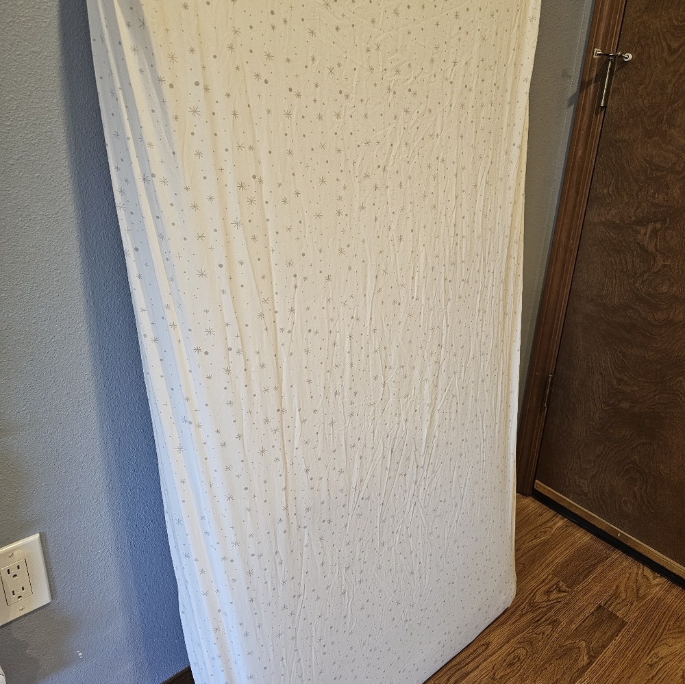 White Star Patterned Mattress Cover